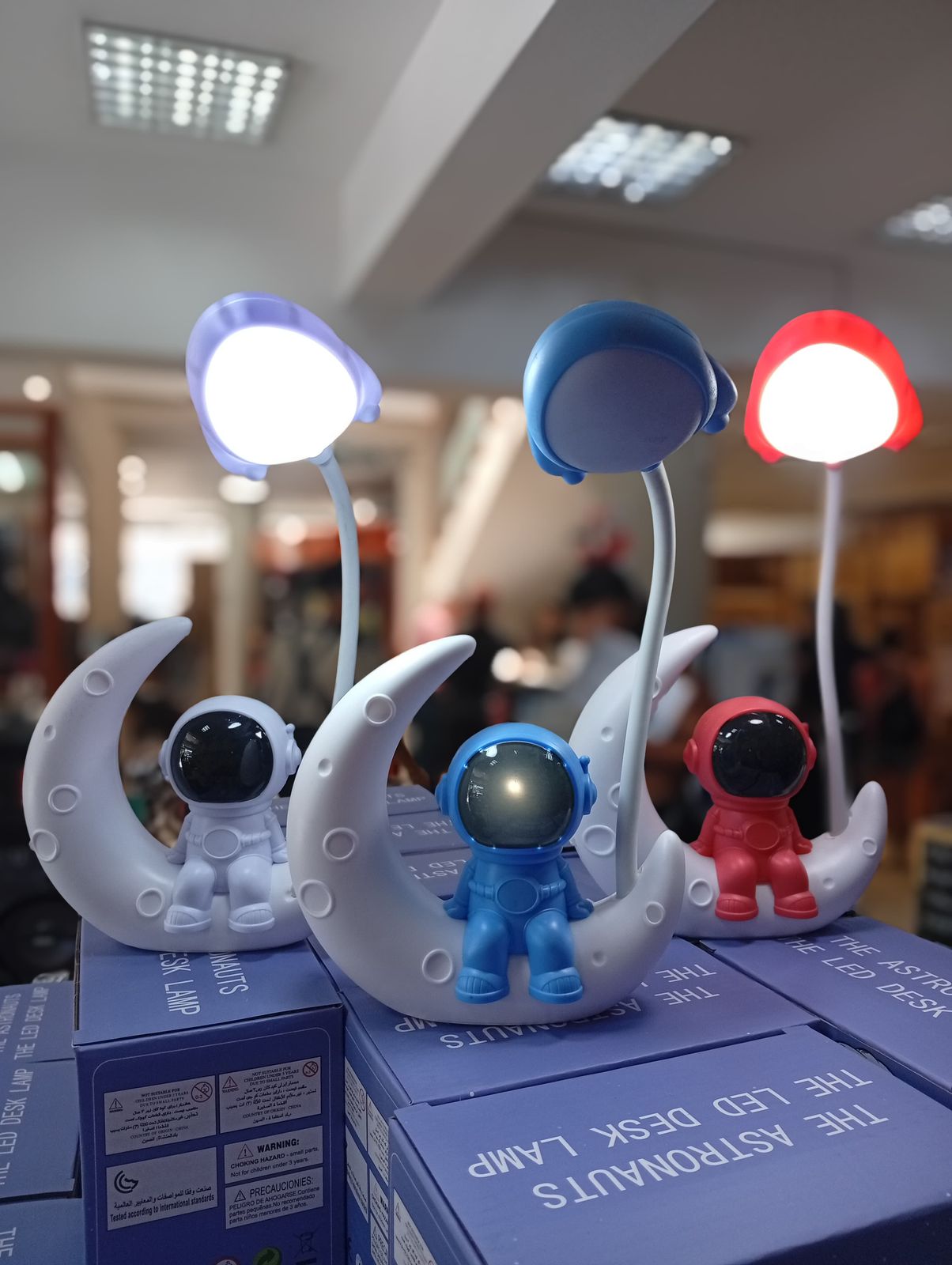 LAMPARA DE MESA ASTRONAUTA
